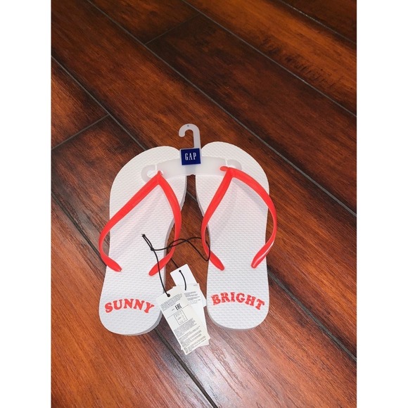 NWT GAPTRAVEL  Women's Flip Flops white & RED SANDALS Size 6 RETAIL $18 - Picture 2 of 4